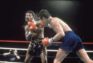 Aaron Pryor (left) v. Alexis Arguello in a November 1982 title fight in Miami's Orange Bowl. Credit: Tony Triolo SetNumber: X27659