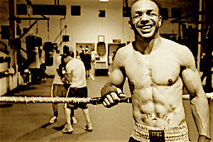 il peso welter italiano di origini della Sierra Leone, Leonard Bundu, in allenamento nella palestra dell'Accademia Pugilistica Fiorentina in Firenze - Campo di Marte