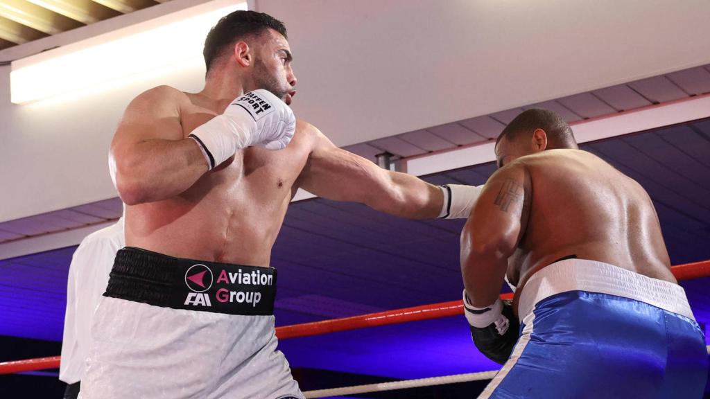 Questa immagine ha l'attributo alt vuoto; il nome del file è mahmoud-charr-l-der-36-jaehrige-setzte-sich-in-koeln-gegen-christopher-lovejoy-durch-.jpg