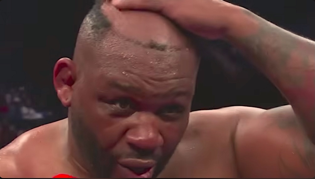 Incredibile al Garden! Big Baby prende un montante e gli vola il parrucchino (video)